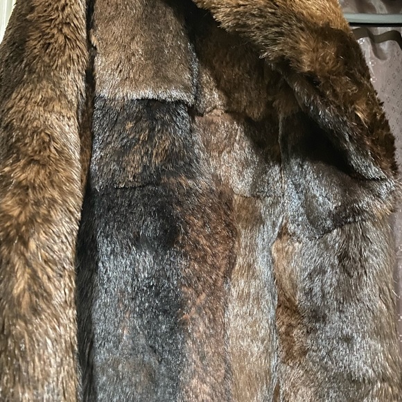 Custom Made Chinchilla Long Fur Coat. Size 12. Made in Dubai. Like New. - Picture 6 of 9